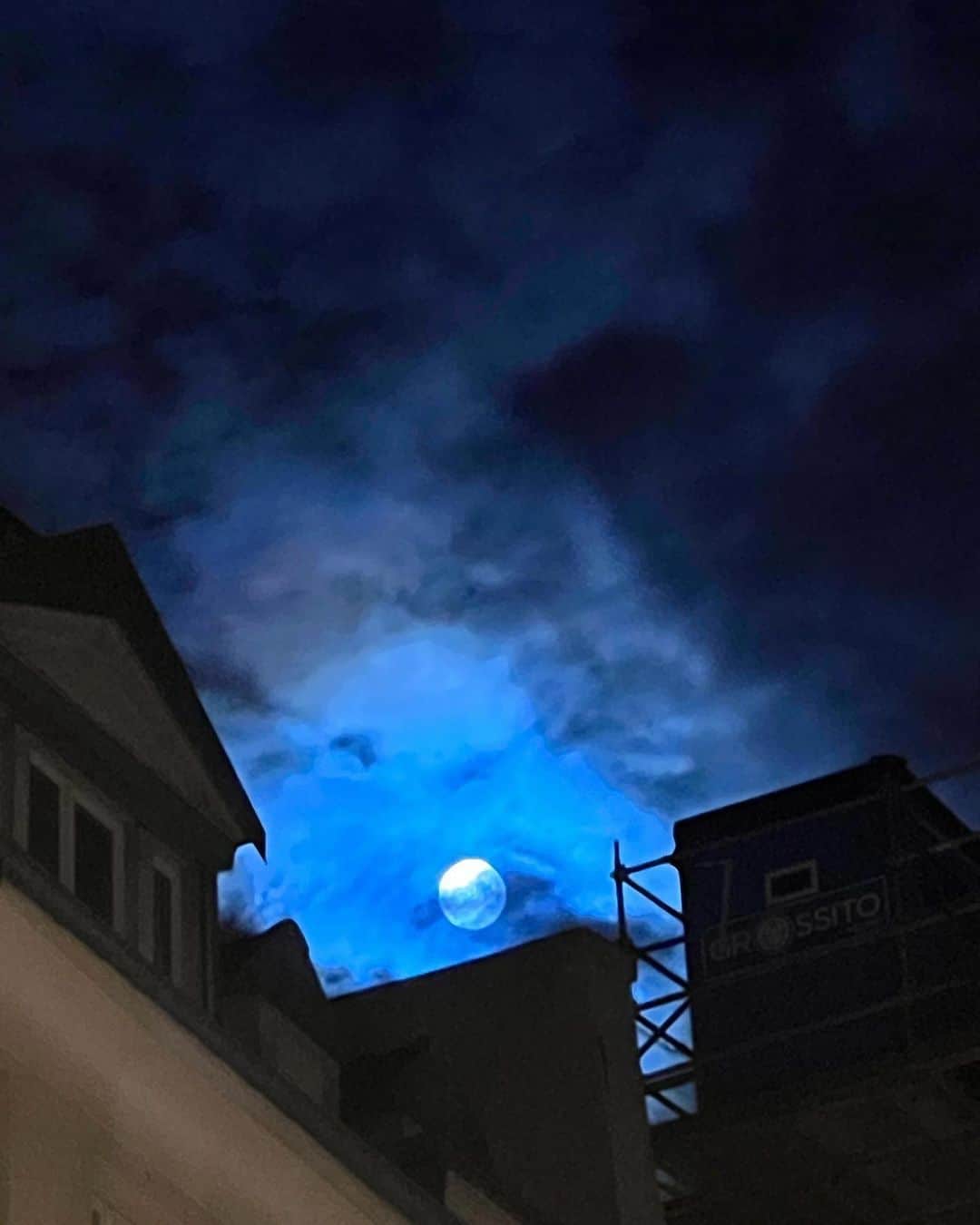 ディエイト（THE8）さんのインスタグラム写真 - (ディエイト（THE8）Instagram)「하늘, 구름, 지친 새, 무지개, 내리는 비, 석양, 둥근 달 그리고 나🎂」11月7日 20時05分 - xuminghao_o