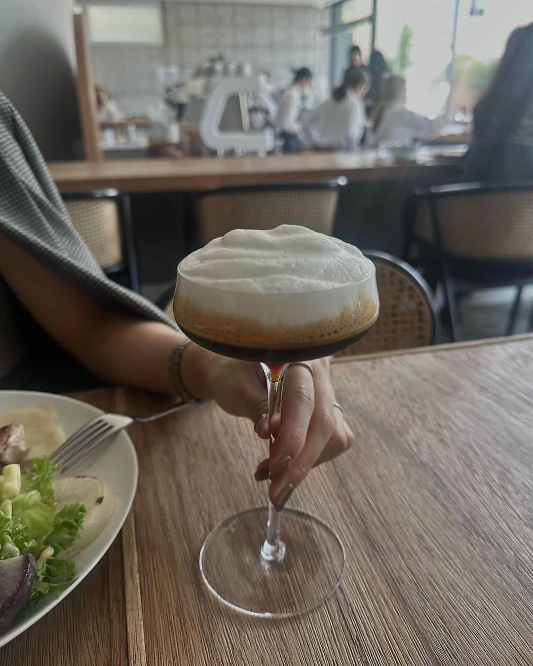 塚本いづみのインスタグラム：「. 𝖮𝖦𝖠𝖶𝖠 𝖢𝖮𝖥𝖥𝖤𝖤 𝖫𝖠𝖡𝖮𝖱𝖠𝖳𝖮𝖱𝖸 空間も料理もコーヒーも全部お気に入り。♡ 東京行ったらまた行きたいカフェ☕️ あーちゃんがいつもおしゃれで美味しいカフェ連れてってくれる☺️  #ogawacoffeelaboratory #世田谷カフェ」