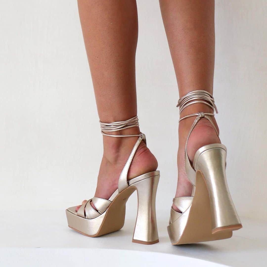 センソ・ディフュージョンのインスタグラム：「Our new TAHLIA platforms in Champagne 🍾」