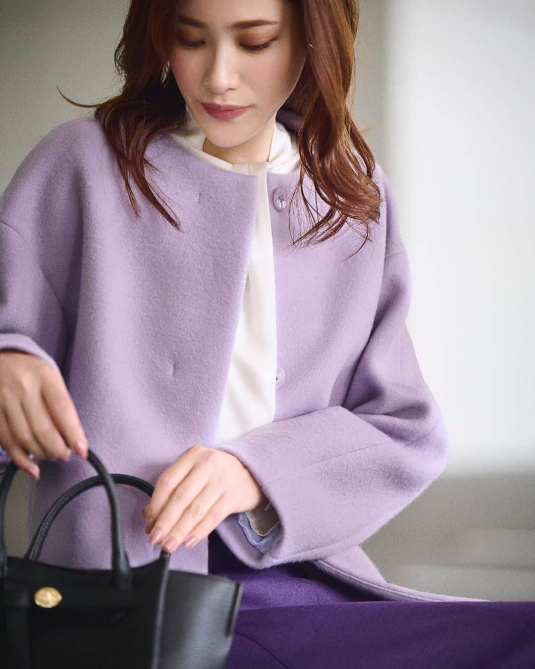 cdec_official Aesthetic Senseのインスタグラム：「2023 winter シーン別で活躍 「大人コート」のON/OFF着回し  秋冬のマストアイテムだからこそ、ON/OFF兼用で使えるコートが欲しい！  【ノーカラーコート】 首回りがすっきりとして合わせるアイテムによって雰囲気が変えられる「ノーカラーコート」。 ふっくら厚みのある上質素材と軽い着心地が自慢の逸品。 . ． . 4color ✴︎ coat No.187-97100 ¥49,500(tax in)  新しいアイテムが続々と入荷しています‼︎ 是非オフィシャルサイトをチェック♪ @cdec_official  . .  #クードシャンス  #ファッション #ファッションコーデ #冬 #冬服 #冬服コーデ #コート#ノーカラーコート #コートコーデ #秋服コーデ #秋コーデ #華やか #華やかコーデ #大人コーデ #着まわしコーデ #着まわし #おでかけコーデ #休日コーデ #お仕事コーデ #通勤コーデ #エレガント #きれいめコーデ #上品コーデ #着映えコーデ #おしゃれさんと繋がりたい #ファッション好きな人と繋がりたい」