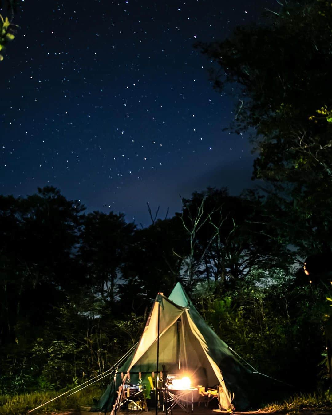 CAMP_HACKさんのインスタグラム写真 - (CAMP_HACKInstagram)「冷えた空気の中で見上げたい星空🌌キャンプ特集⭐️  1️枚目📸 五光牧場オートキャンプ場 2枚目📸 ハートランド朝霞 3枚目📸 浩庵キャンプ場 4枚目📸 道志村 5枚目📸 休暇村 奥大山  この他にもおすすめの星空キャンプができるキャンプ場があれば #camphack取材 のハッシュタグをつけて教えてください🙌  from CAMP HACK Photo by @yasukazu さん @heizo85 さん @ryoutaron_z さん @t.m.z_outdoor さん @yuria_camp さん  #星空キャンプ #星が綺麗に見れるキャンプ場」11月7日 20時00分 - camp_hack