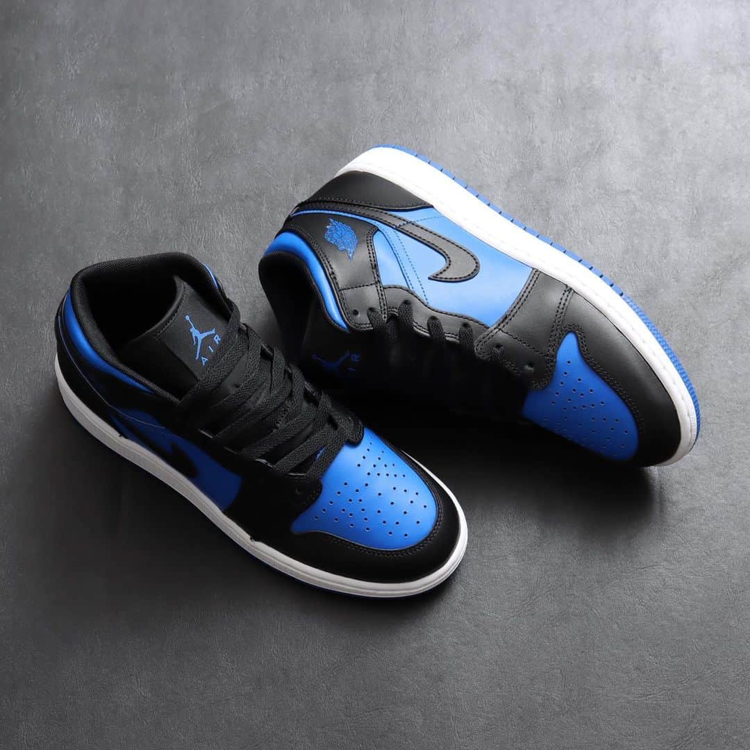 Sports Lab by atmos OSAKAさんのインスタグラム写真 - (Sports Lab by atmos OSAKAInstagram)「. ↓↓↓ 11/8(WED)RELEASE JORDAN BRAND AIR JORDAN 1 MID (GS) dq8423-042 ¥14,850-(tax included) SIZE : 23.0cm〜25.0cm」11月7日 20時11分 - atmos_lucua_osaka