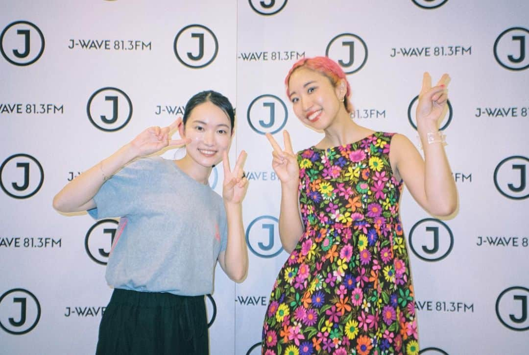 小川紗良さんのインスタグラム写真 - (小川紗良Instagram)「J-WAVEナビゲーターのお仲間シリーズ📸  たまにスタジオでばったり会うと嬉しくなっちゃうような、エネルギッシュで、しなやかで、素敵な人ばかり。大尊敬。  どの番組も好きです📻 （みんな朝）  #film #filmphotography #jwave #radio #ラジオ #六本木 #ナビゲーター」11月7日 20時17分 - iam_ogawasara