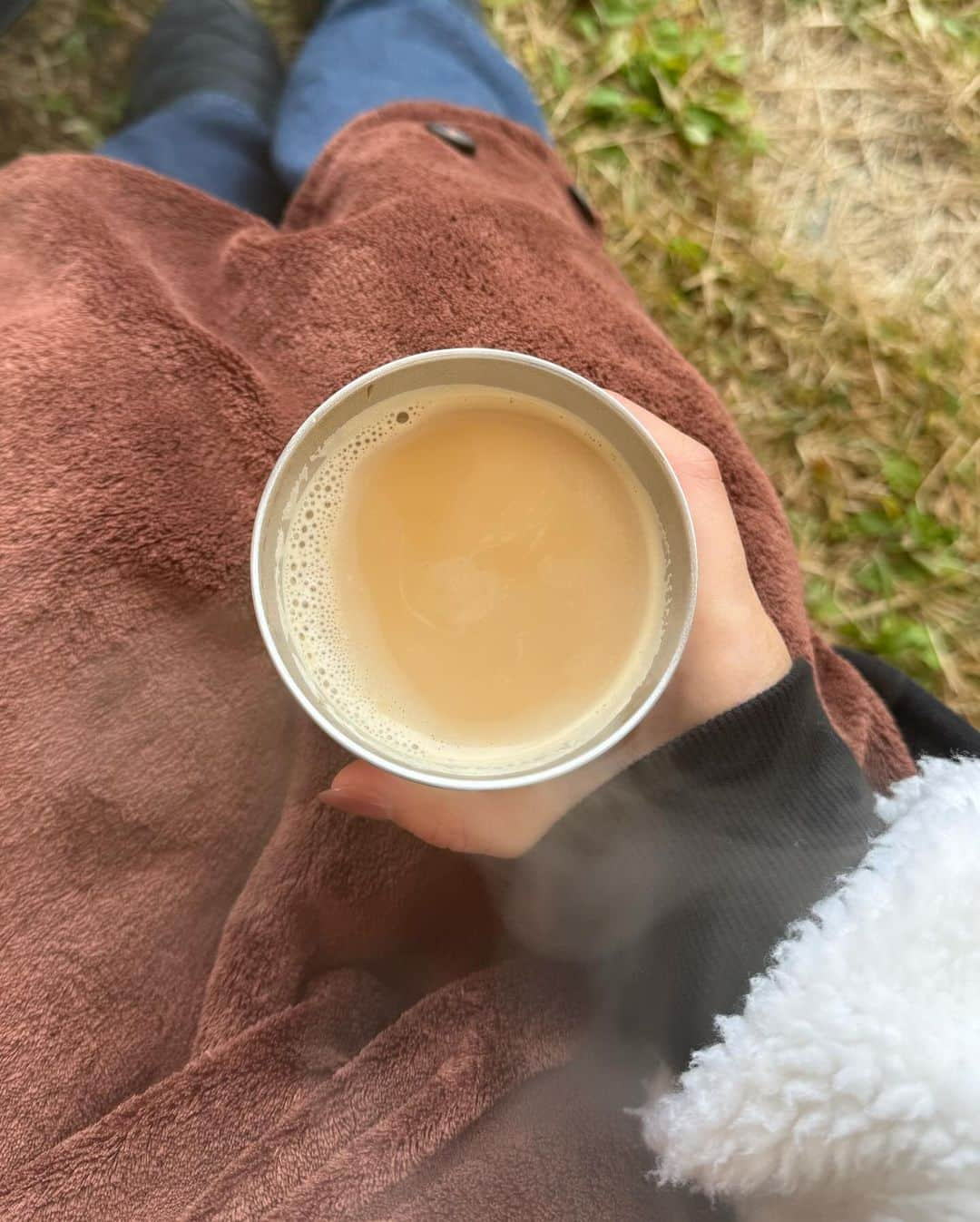 山内遥さんのインスタグラム写真 - (山内遥Instagram)「.  晴天だったと思いきや、 突然降る雨もキャンプの醍醐味🌧🍃✌🏻‎ .」11月7日 20時18分 - haruka__yamauchi