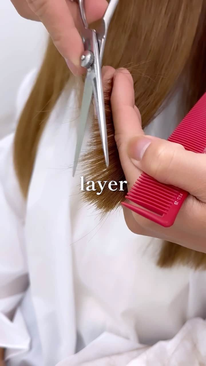 Seiichiro Kawakamiのインスタグラム：「layer🩵 . ➖➖➖➖➖➖➖➖➖➖➖➖➖➖ . 《《　ご予約　》》 【平日】10時～20時 〜【Price】〜 カット_6800円 カラー_8800円 カット＋カラー_12000円 カット＋ダブルカラー_21000円 カット＋3Dハイライト_21000円 カット＋パーマ_13000円 カット＋縮毛矯正_21000円 髪質改善トリートメント_8800円 . ➖➖➖➖➖➖➖➖➖➖➖➖➖➖ . #cut #bob #カット動画 #切 #銀座美容室」