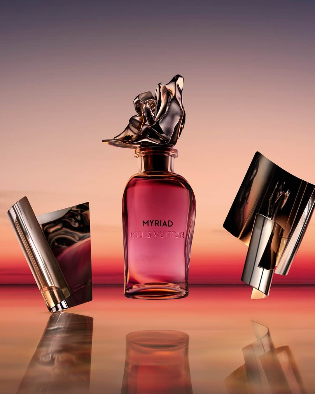 ルイ・ヴィトンのインスタグラム：「The new Extrait Myriad: An oud of a thousand colors. Enriching Les Extraits Collection with the depths of oud, the latest fragrance by Master Perfumer Jacques Cavallier Belletrud reimagines this monumental ingredient as a rainbowof olfactory nuances – echoing architect Frank Gehry's play with free-flowing movement. Discover the fragrance via link in bio.   Exclusively available on Louis Vuitton's website or in stores.   #Myriad #LesExtraits #LVParfums #LouisVuitton」