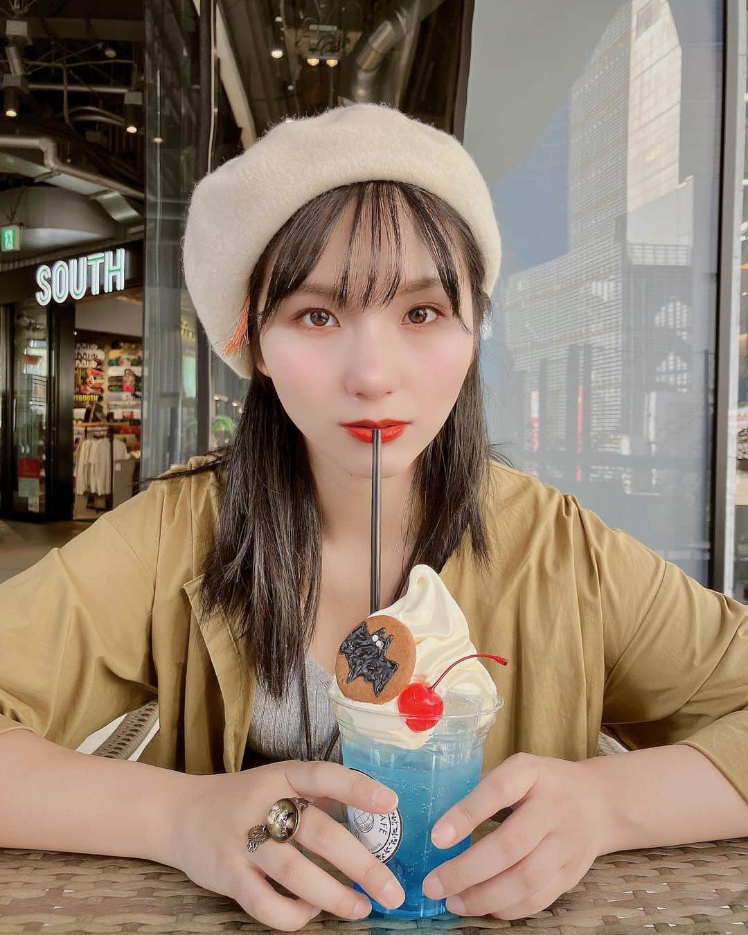 森實りこのインスタグラム：「: おいし！  #shibuya  #秋服コーデ」