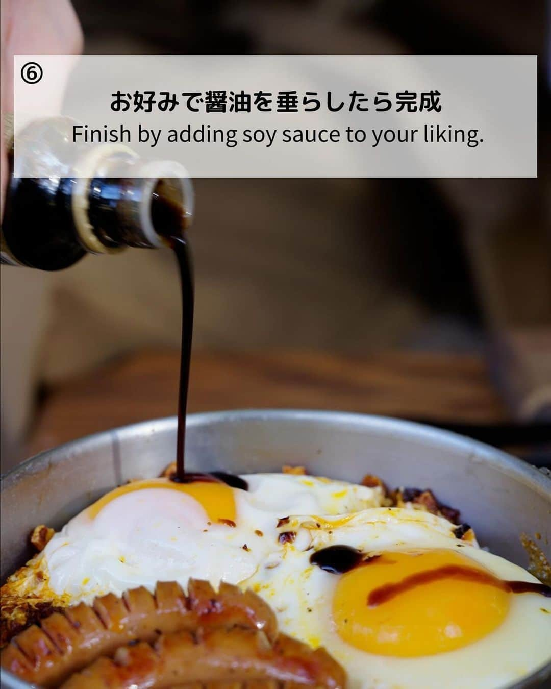 さーやんさんのインスタグラム写真 - (さーやんInstagram)「食べるラー油で目玉焼き丼🍳レシピあり⏬ 　 👇動画での作り方はリールへ @___saaayan___ 　 フォロワーの皆さんから 高評価だったレシピ📖 　 定番のメニューがちょい足しアレンジで いつもとは違う美味しさに😋 　 　 ▫️材料 ・ご飯　　　　　お好み量 ・食べるラー油　大さじ2 ・卵　　　　　　2個 ・ウインナー　　3本 ・塩コショウ　　適量 ・醤油　　　　　適量 　 　 ▫️作り方 ①フライパンに食べるラー油を熱し 　卵を割り入れ、目玉焼きを作る。 ②切り込みを入れたウインナーも 　同じフライパンで一緒に炒める。 ③塩コショウを振りかける。 ④ご飯の上に目玉焼きとウインナーをのせる。 ⑤醤油をお好みでたらしたら完成 　 　 ⏬その他レシピはこちらから @___saaayan___ 　 　 　 　 #キャンプ #キャンプ飯 #キャンプ料理 #キャンプ飯レシピ #キャンプご飯 #キャンプコーデ #キャンプ女子 #焚き火 #焚き火料理 #朝食レシピ #朝ごはん #アウトドア #アウトドア料理 #アウトドア女子 #簡単レシピ #レシピ #料理 #camp #camping #camplife #outdoor #outdoorlife #露營 #露營生活 #캠프닉 #캠핑」11月7日 20時27分 - ___saaayan___