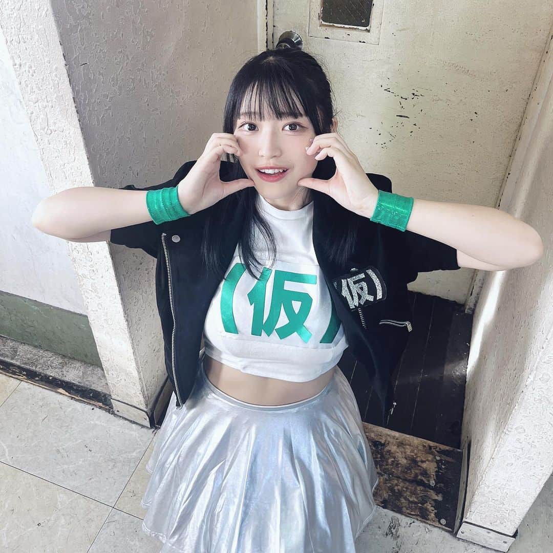 鈴木芽生菜のインスタグラム：「時の流れって早いようで、遅いのかも.....  #アプガ #アイドル #アイドル衣装 #衣装 #ヘアアレンジ #ハーフアップ」