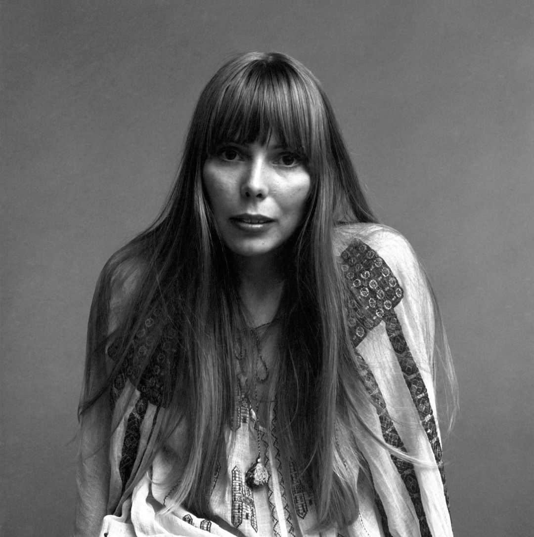 AnOther Magazineのインスタグラム：「On the remarkable @jonimitchell's 80th birthday, we examine the lessons we ought to learn from her ❤️ ⁠ Mitchell's life is a near-untraceable journey of nonconformity and rebellion, punctuated with the creation of some of the world’s rawest music and artwork made consistently throughout her life, not for a pastime, but out of true necessity. Read her lessons in life, style and selfhood at the link in bio 📲⁠ ⁠ 📸 #JoniMitchell, November 1968, New York. Photography by @robinsongallery / Getty」