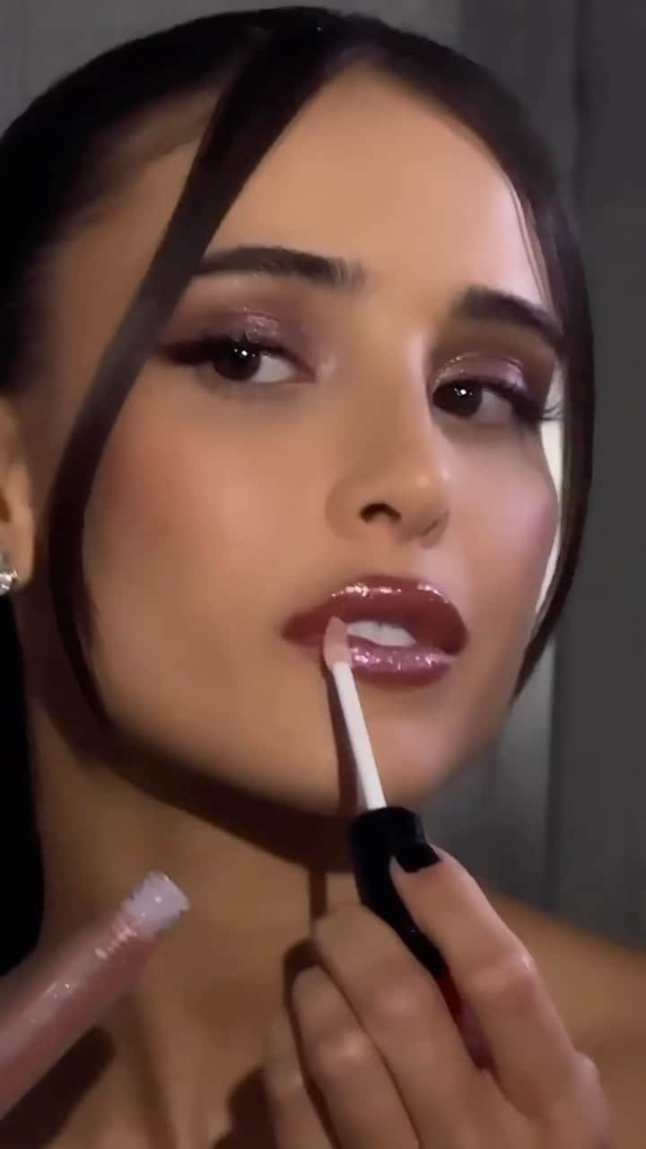 パット・マグラスのインスタグラム：「LUMINOUS LIV 💎💎💎Witness the GORGEOUS @livia gracing the 2023 #CFDAAwards in a full face of #patmcgrathlabs featuring the iconic #Holiday2023 collection Bijoux Brilliance Eye Shadow Palette: Bordeaux Bliss and Divine Blush + Bronze + Glow Trio: Nirvana in Bloom.💎💎💎SHOP NOW at PATMcGRATH.COM  ⚡️STARRING⚡️ FACE Skin Fetish: Sublime Perfection Concealer Skin Fetish: Sublime Perfection Foundation  Skin Fetish: Sublime Perfection Divine Blush + Bronze + Glow Trio: Nirvana in Bloom ‘BRONZE NIRVANA’ - Warm-Toned Bronze ‘SUNSET BLOOM’ - Soft Bronzed Rose with Golden Pearl Skin Fetish: Divine Glow Highlighter  EYES IntensifEYES™ Longwear Primer Bijoux Brilliance Eye Shadow Palette: Bordeaux Bliss ‘PLATINUM ROSEWATER’ - Pastel Platinum Rose Shimmer  ‘NAKED SUNSET’ - Warm Rose Platinum Metallic  Perma Precision Liquid Eyeliner ‘XTREME BLK COFFEE’ & ‘XTREME BLACK’ DARK STAR Mascara  LIPS PermaGel Ultra Lip Pencil ‘CONTOUR’ LUST: Gloss™ ‘EARTH ANGEL’」