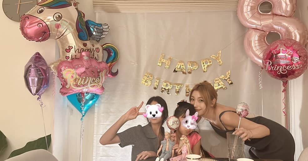 木下優樹菜さんのインスタグラム写真 - (木下優樹菜Instagram)「11.03 makana 🎂🎈💖 とにかく元気でママを周りのみんなを たくさん笑顔にしてくれてありがとう。 そのまま真っ直ぐでピュアでおもしろすぎる 可愛い子で🩷🩷 木下組のみんな、 たくさんメッセージありがとう🩷🩷」11月7日 11時42分 - yukina1204xoxo