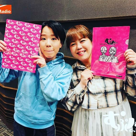 竹内知咲さんのインスタグラム写真 - (竹内知咲Instagram)「私たちのABCラジオPodcast📻 『天才ピアニストのむぎゅっとぷくっと』の グッズが出来たわよーーーー👏🌟 完全無欠のクリアファイル🍄 お便りを読ませて頂いた方にプレゼント🎁 またお便り出してみてね📮  #天才ピアニスト #天才ピアニストますみ #天才ピアニスト竹内 #むぎゅっとぷくっと #ABCラジオPodcast」11月7日 11時55分 - tensai_pianist.takeuchi