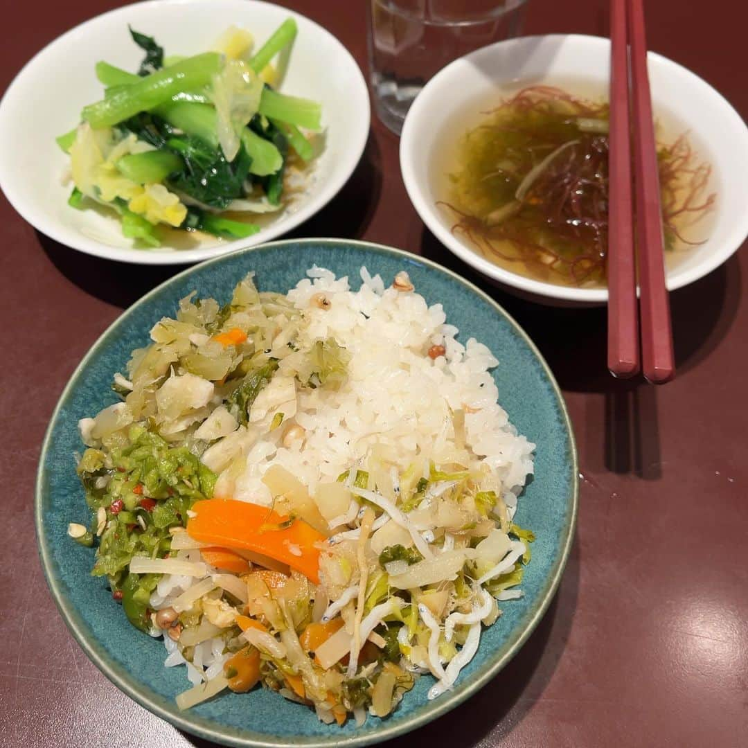 Rocoさんのインスタグラム写真 - (RocoInstagram)「#按田餃子今日のまかない まとめ 自分に余裕がなくしばらくサボっておりましたwこんな時こそしっかり食べてしっかり寝て頑張ります🍚  #按田餃子#まかない#賄い#ハトムギごはん #緑山飯太郎」11月7日 11時49分 - rororo_roco