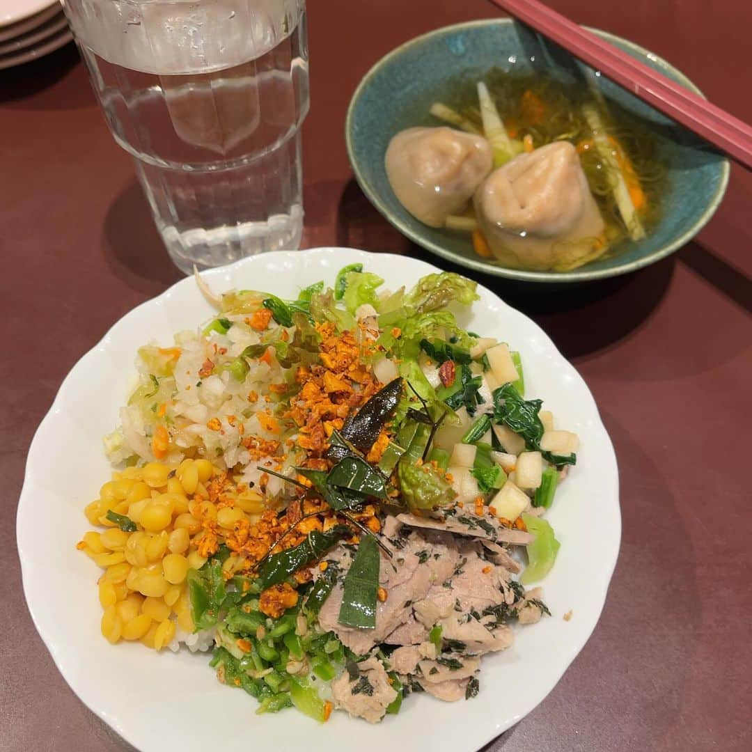 Rocoさんのインスタグラム写真 - (RocoInstagram)「#按田餃子今日のまかない まとめ 自分に余裕がなくしばらくサボっておりましたwこんな時こそしっかり食べてしっかり寝て頑張ります🍚  #按田餃子#まかない#賄い#ハトムギごはん #緑山飯太郎」11月7日 11時49分 - rororo_roco