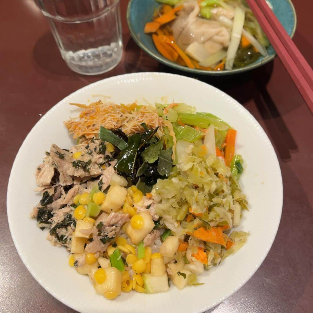 Rocoさんのインスタグラム写真 - (RocoInstagram)「#按田餃子今日のまかない まとめ 自分に余裕がなくしばらくサボっておりましたwこんな時こそしっかり食べてしっかり寝て頑張ります🍚  #按田餃子#まかない#賄い#ハトムギごはん #緑山飯太郎」11月7日 11時49分 - rororo_roco