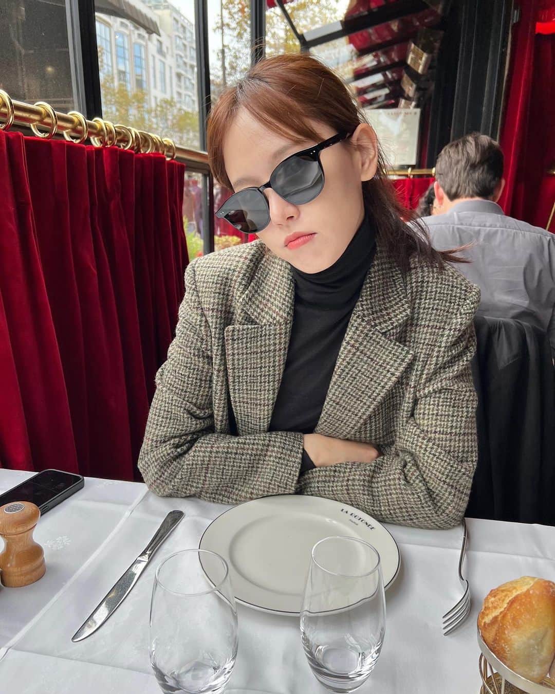 カン・ハンナのインスタグラム：「La vie en rose🥀✨」