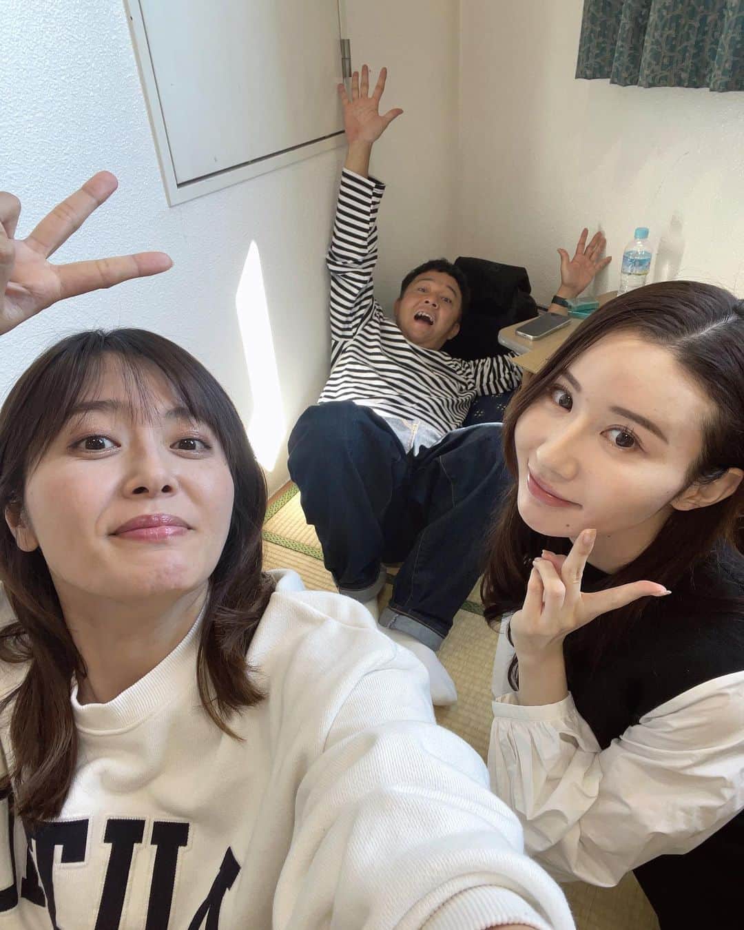 井上志帆子さんのインスタグラム写真 - (井上志帆子Instagram)「#しゃーshe彼女3  #ゲスト様編 #パラシュート部隊 #斉藤優 さん #コンバット満 さん #サカイスト#伝ぺー さん #マサル さん#博多のおいしゃん #関岡マーク  豪華な日替わりゲストさん達でした。 同じ演目でも、役者さんが変わるとこんなに違うのかと。皆様の個性と面白さとらしさが溢れてて、どの回も素敵でした。 日替わりっていうのが勿体無いくらい！ 毎日刺激的で楽しかったです、ありがとうございました！！！  #半々同棲物語 #さよおならまた会う日まで #写真立て #Bチーム鶴田との写真が裏側に入ってたよ #ぽんプラザホール」11月7日 12時15分 - shiriko0316