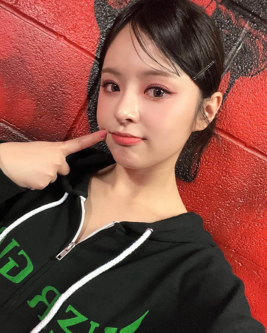 EVERGLOWのインスタグラム：「[📸Today EVERGLOW]  ‎23.11.06 #US_TOUR in Atlanta  오늘의 에버글로우💜  ‎⁦‪#EVERGLOW‬⁩ ⁦‪#에버글로우‬⁩ ‎⁦‪#이유‬⁩ ⁦‪#시현‬⁩ ⁦‪#미아‬⁩ ⁦‪#온다‬⁩ ⁦‪#아샤‬⁩ ⁦‪#이런‬⁩ #ALL_MY_GIRLS_IN_US」