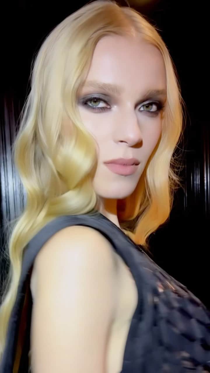 パット・マグラスのインスタグラム：「CELESTIAL COLIN 💎💎💎 Behold the SENSATIONAL @col_thedoll lighting up the 2023 #CFDAAwards in ALL #patmcgrathlabs featuring Bijoux Brilliance Eye Shadow Palette: Bronze Ecstasy & MatteTrance™ ‘FEMMEBOT’ 💎💎💎SHOP NOW at PATMcGRATH.COM.  ✨STARRING✨ Face Divine Skin: Rose 001™ The Essence Skin Fetish: Sublime Perfection Foundation Skin Fetish: Sublime Perfection Setting Powder Skin Fetish: Highlighter + Balm Duo  Legendary Glow Colour Balm ‘PARADISE PEONY’ Legendary Wear Velvet Kohl Eyeliner IntensifEYES™ Longwear Primer ‘CLEAR’ - Translucent Bijoux Brilliance Eye Shadow Palette: Bronze Ecstasy  FetishEYES™ Longwear Liquid Eye Shadow FetishEYES™ Mascara MatteTrance™ ‘FEMMEBOT’ PermaGel Ultra Lip Pencil ‘CONTOUR’」