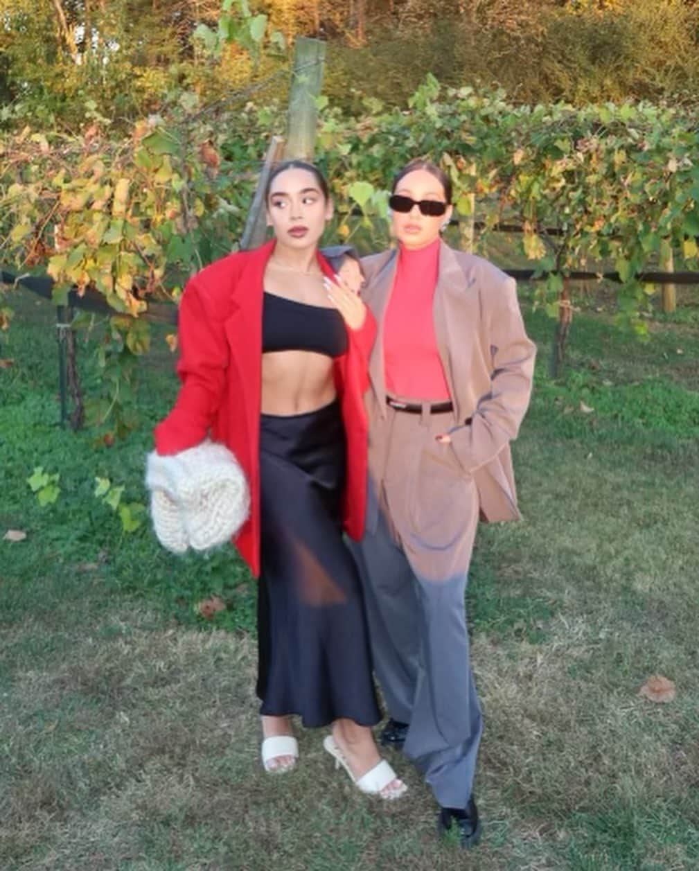 エイドリアン・バイロンさんのインスタグラム写真 - (エイドリアン・バイロンInstagram)「cheers 🍷  pics from my bday… wine tasting with my familia @arringtonvineyards in nashville. it was so perfect… xx」11月7日 12時26分 - adriennebailon