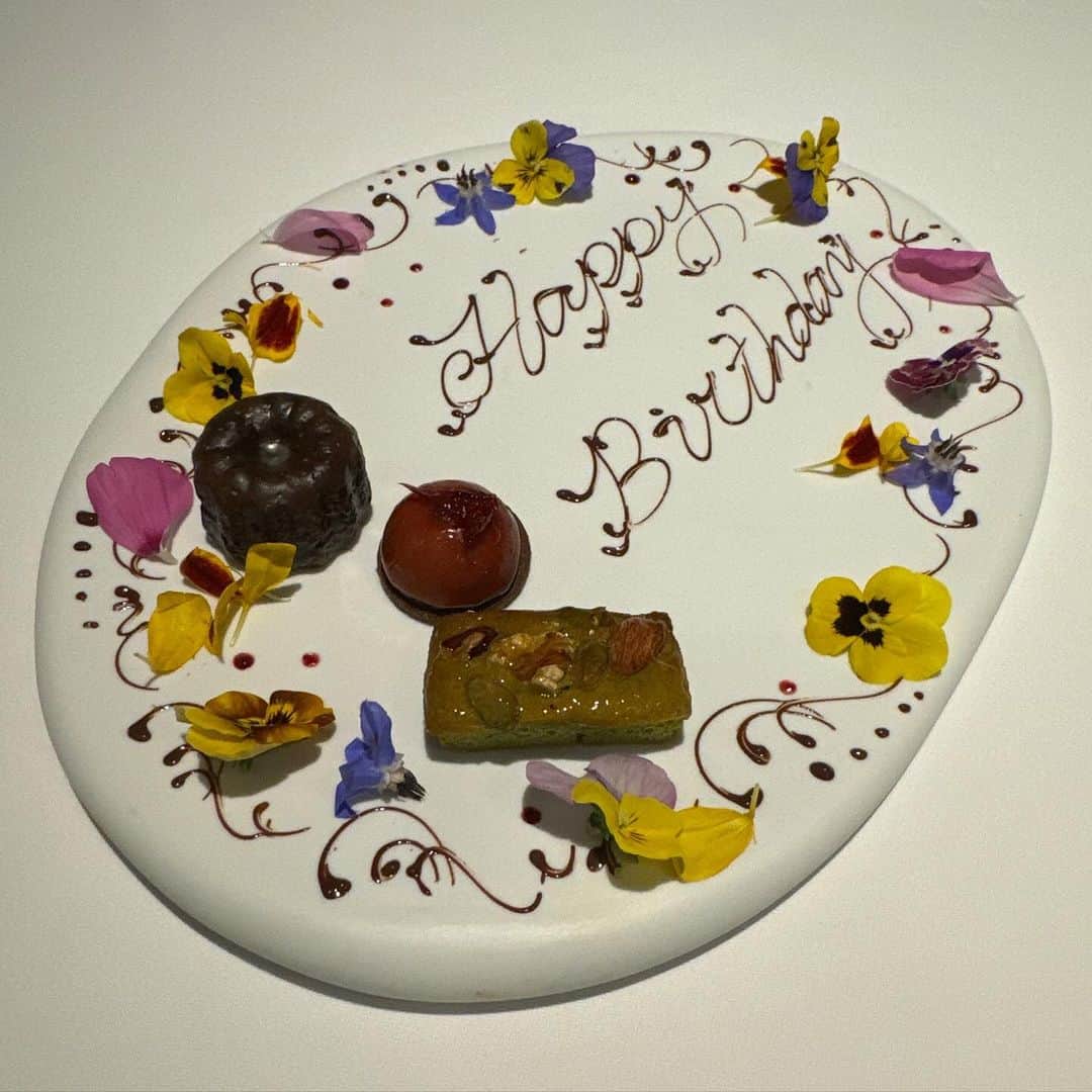村山千代さんのインスタグラム写真 - (村山千代Instagram)「🐟🐂🦌 おいしゅうございました。 #人の誕生日のお祝いに便乗して #食べたいものを食べる #ミシュラン #レクテ #フレンチ」11月7日 12時29分 - chiyocolate420