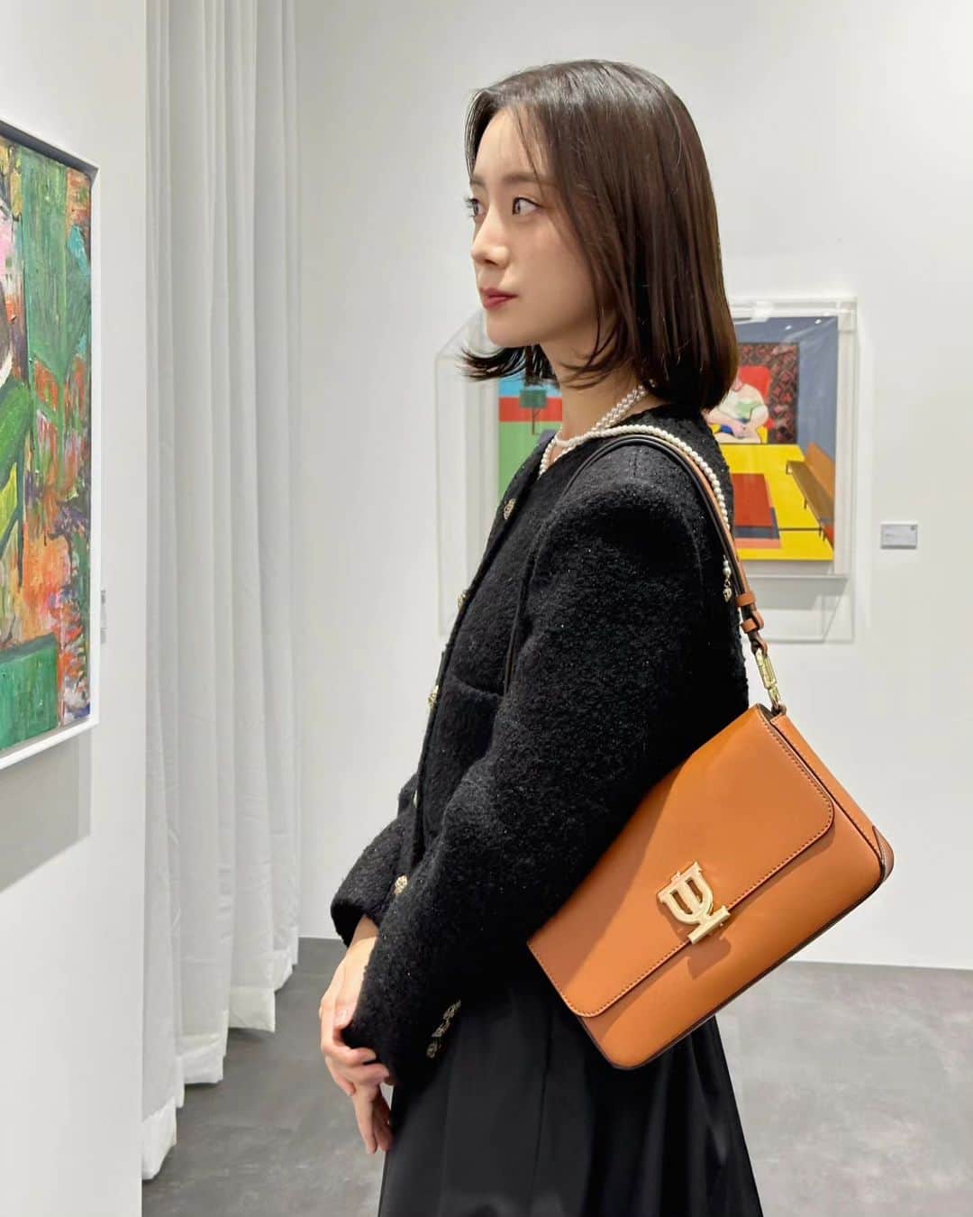 ヘリム のインスタグラム：「오래만에 미술관 나들이🍂 생각이 많아지는 가을🍂  #가을 #autumn」