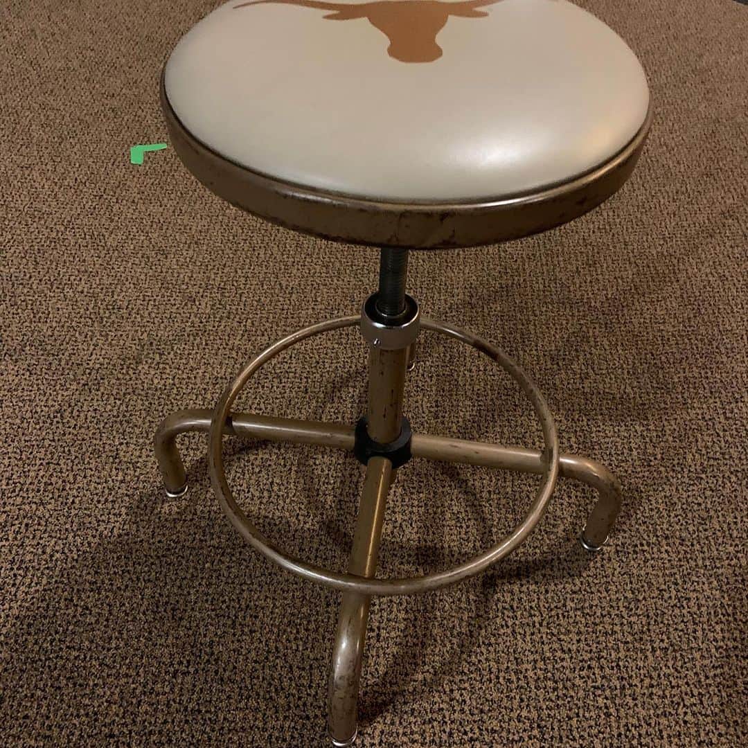 パール・ジャムさんのインスタグラム写真 - (パール・ジャムInstagram)「#MuseumMonday from the Kevin Shuss Archives:  "This is the story about how the stool Ed uses on stage and hoisted to the crowd in Austin, came to be.  In 2000, I was the Road Manager for David Crosby on the CSNY reunion tour. One of the stops was in Austin and the band was put in the women’s locker room.  I grew up in Moscow, Idaho, and went to school with a girl named Andrea Lloyd. She was the female athlete of the year in North Idaho in 1981, 82 & 83. She was all-everything in basketball and volleyball. Andrea received a scholarship from the University of Texas and led them to an undefeated season and national championship in 1986. She then went on to win gold medals in the Pan American Games and the 1988 Olympics. Following that she played professionally in Italy for 11 years and played a few seasons in the WNBA for the Minnesota Lynx.  Getting back to the locker room in 2000, I saw something honoring Andrea and told everyone how I went to school with her. The women had these stools at their lockers, so in my own warped tribute to Andrea, I had to liberate one in her honor.  Later in the year, Pearl Jam was preparing to tour. Mike McCready started using the stool in rehearsals, as there were no arms and it was much easier for him to play the guitar sitting down on this stool, rather than a folding chair.  Cut to a few years later, when PJ would play some acoustic songs in their set - Ed wanted a stool but he didn't want wheels on it (like the one Jeff uses). So he borrowed the stool Mike used, and it has been used by Ed on Pearl Jam and his solo tours ever since.  When he held it up for the crowd in Austin on these last few shows of the 2023 tour, it came full circle. It brought back all the memories of Andrea and her amazing career, and the fact that it has been a staple of Ed’s stage gear for the last 20+ years.  So thank you University of Texas Women’s Basketball and UT, for the stool and a wonderful piece of PJ and my personal history!"」11月7日 12時30分 - pearljam