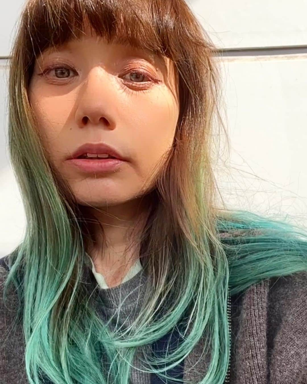 原田麻子さんのインスタグラム写真 - (原田麻子Instagram)「10月のかき氷杯数は134杯でした。  今月もたくさん作って、たくさん食べて、  そして、会社を設立して。  いつもよりかき氷のことをたくさん考えた1ヶ月でした。  悩みなんてない方が良いんだけど  生きている間は なんだかいつも薄〜く悩んでる気がしてる。  過ぎ去って仕舞えば、  かわいいことで悩んでたなぁ、と思えるから  今の悩みは今の自分の成長度合いの鑑なんだよね　 　  やるべきことは見えている。  これしか選べないって悩みより  たくさんある選択肢からどれを選ぼうか悩めるというのは、  とっても贅沢よな」11月7日 12時49分 - achakoko