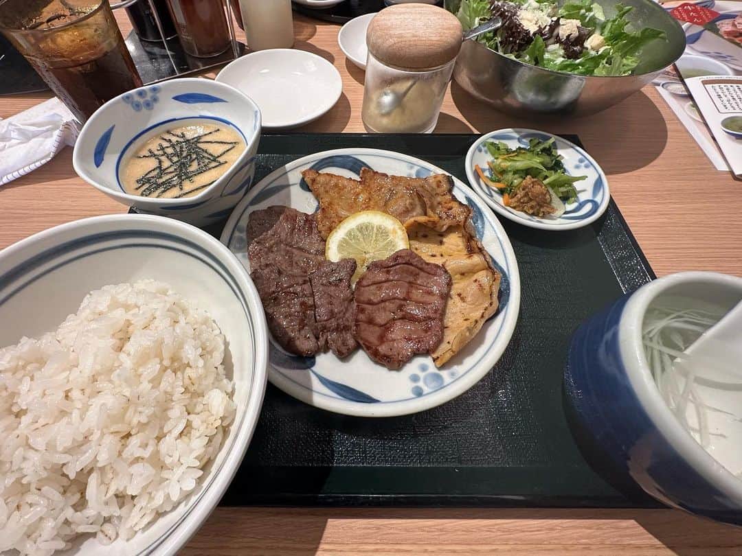 のインスタグラム：「・  最近食べたダイエット飯  #ムコウズグルメ部 #絶対に野菜から食べる男 #キャベツとレタスの違いが分からない」