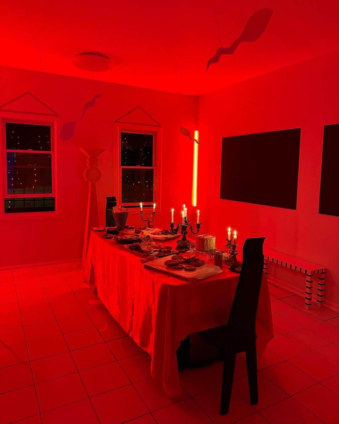 Paul Octaviousさんのインスタグラム写真 - (Paul OctaviousInstagram)「Hammy Wammy / Chicago @hammy_wammy_official   Had a party at a friends rental… can we give a round of applause for these interiors at Hammy Wammy💀❤️😍 🫶🏾 80s dream land」11月7日 12時44分 - pauloctavious