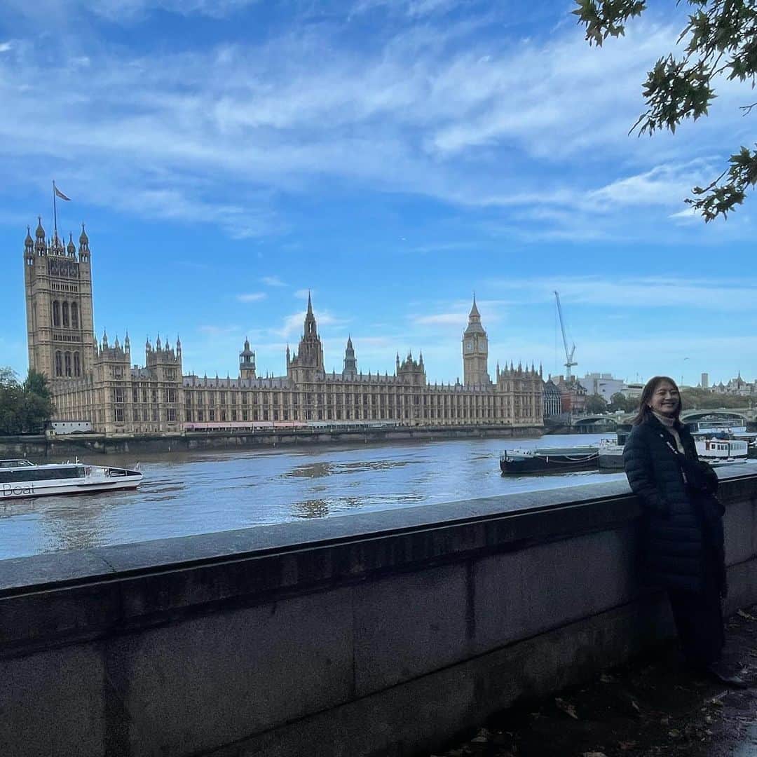 大島由香里のインスタグラム：「大好きになったロンドンの風景🇬🇧 最後の1枚は、傾いちゃったフィッシュアンドチップス  #旅行 #イギリス #ロンドン #unitedkingdom #london #加工なし  ブログにも書いたので見てねᕦ( ᐛ )ᕡ」