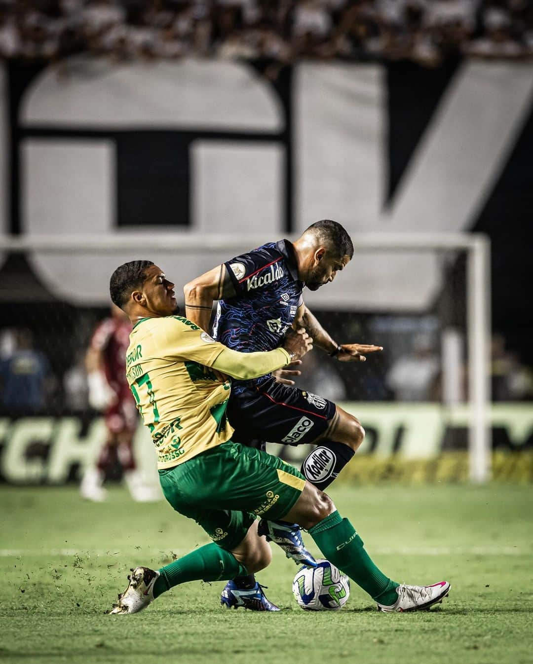 トマス・リンコンさんのインスタグラム写真 - (トマス・リンコンInstagram)「Full-time Santos vs Cuiabá 0-0   Mais um punto verso nosso objetivo 🫡 E guerra até o final ⚔️🔪💣 Vamos Santos ⚪️⚫️」11月7日 12時59分 - tomasrincon8