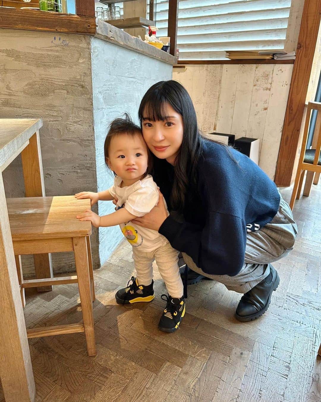 デコウトミリのインスタグラム：「親友のあかちゃん👶 かわいすぎていい子すぎた❤️ とーっても癒されました☺️💕💕  写真撮ってないけど、 ミッドタウンの六角ってところの和食ランチがボリューミーでおいしかったよ🙌」