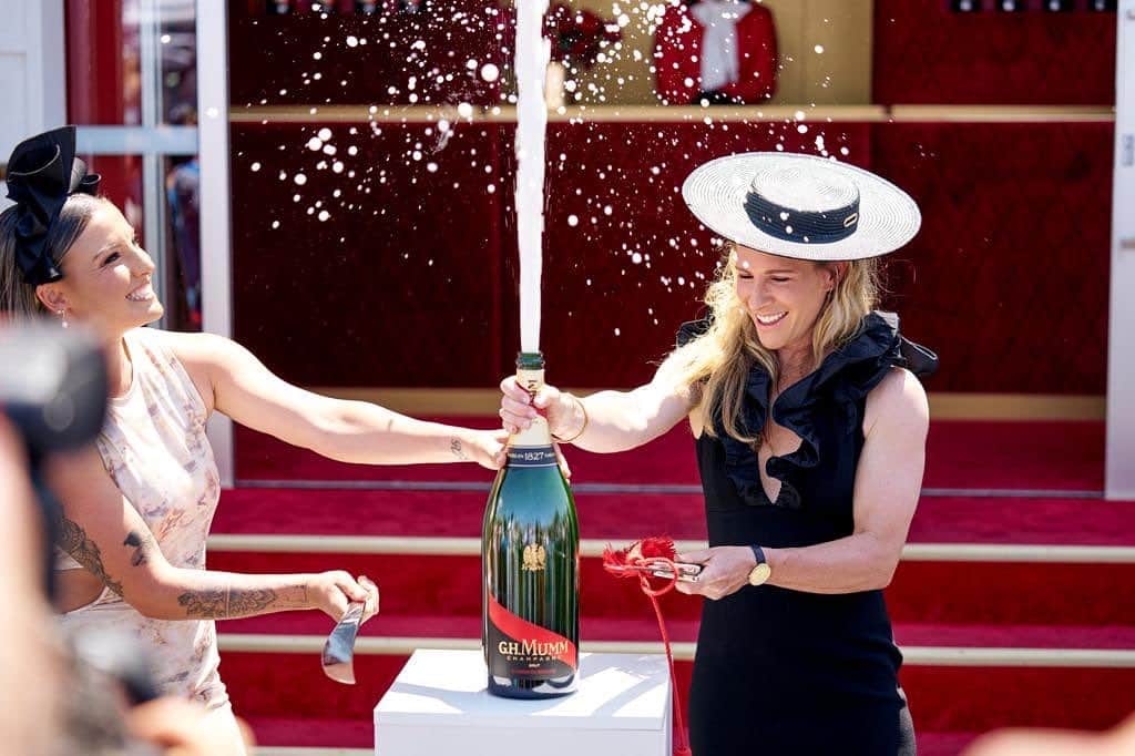 イリース・ケロンド・ナイトのインスタグラム：「MELBOURNE CUP 🐎 🏆」