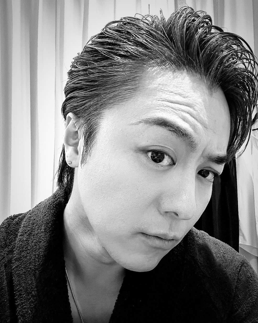 TAKAHIROさんのインスタグラム写真 - (TAKAHIROInstagram)「昨日夜中、雨風凄かったですね💦 音が凄くて8時間ぐらいしか寝れなかった💦 #立派に寝とる #風に吹かれた髪型ではないし #雨に濡れて質感出ちゃったわけではないし #自撮り失礼します #地鶏いただきたい」11月7日 13時24分 - exiletakahiro_official