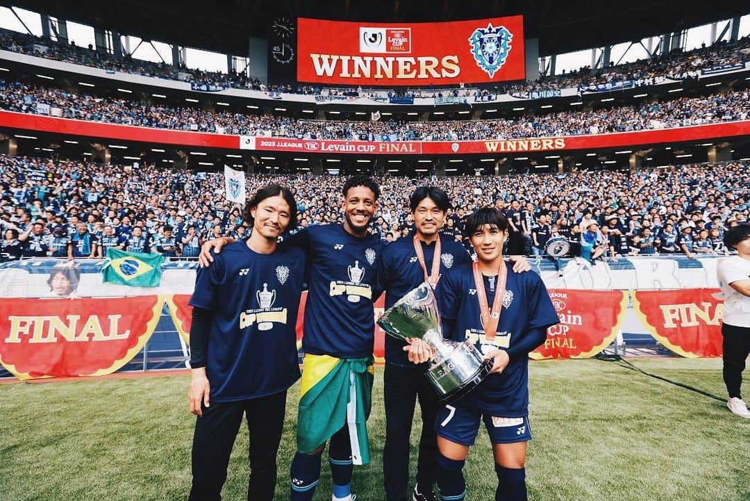金森健志のインスタグラム：「最高のメンバー🏅🏅🏅🏆🏆🏆」