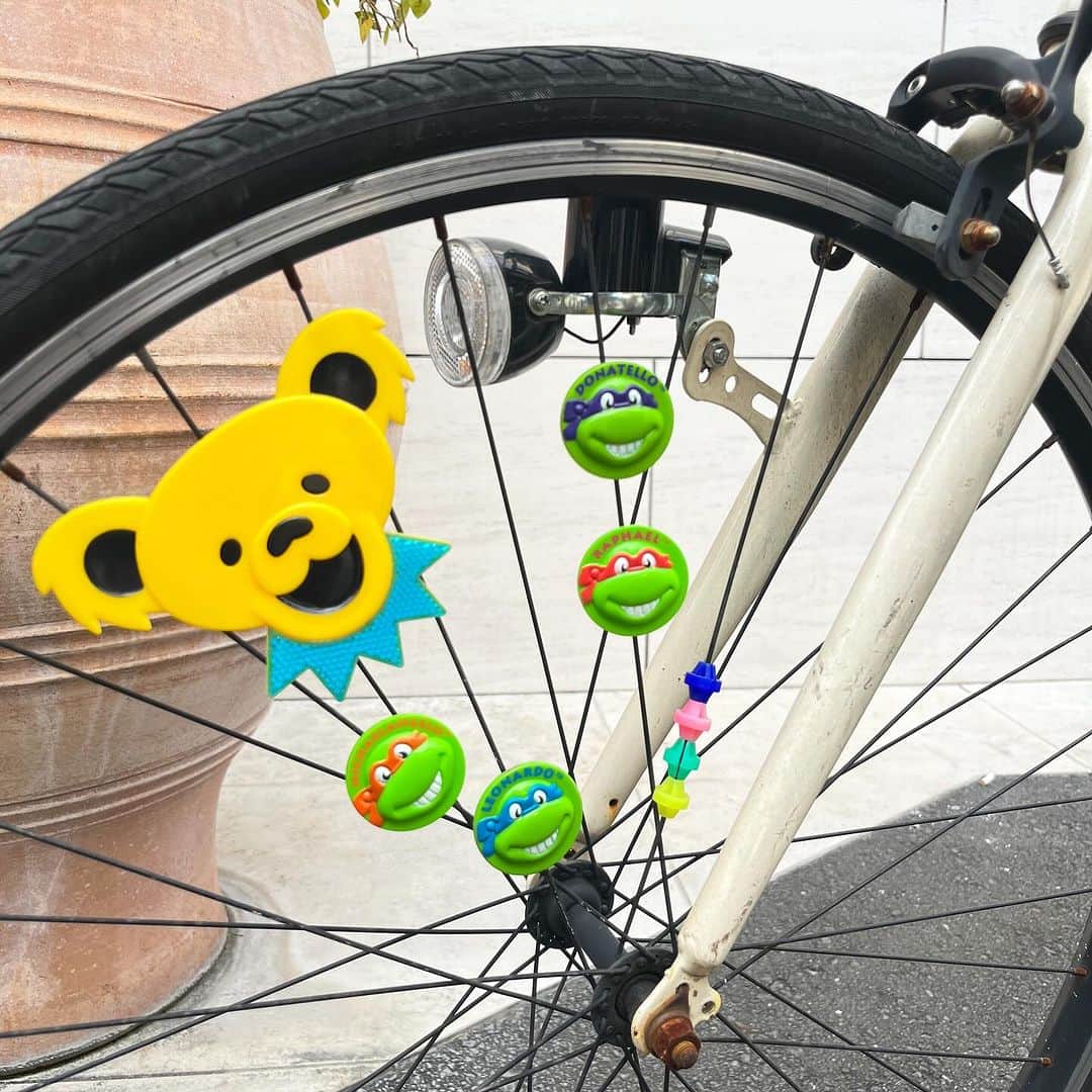 おもちゃやSPIRALのインスタグラム：「90's Turtles bicycle accessory入荷しました🐢  可愛いです✨」