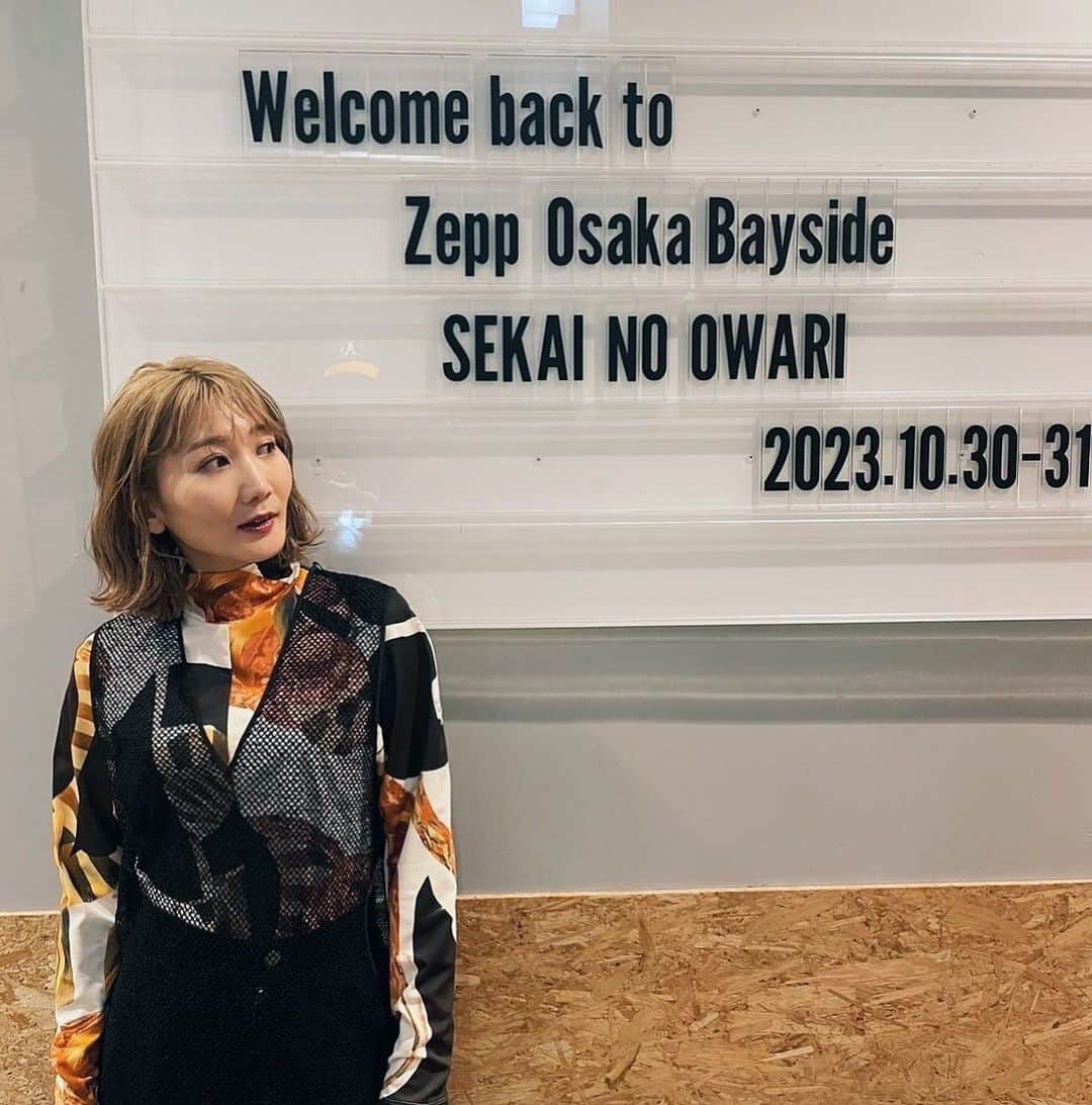 Saoriのインスタグラム：「Zepp大阪二日間でした。 今年はたくさん大阪に帰れて幸せやなあ。  そして阪神、日本シリーズ優勝おめでとう〜 おばあちゃんにたくさん元気をくれて ほんまにありがとう！  今日はこれからZepp羽田👋 ツアー終盤だけど、 ライブハウスツアーが楽しくて 終わって欲しくないなあ。」