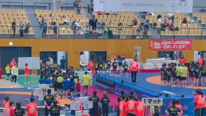 阿部裕幸のインスタグラム：「吉田沙保里杯 AACCから11名参加☝🏼 金2🥇銀2🥈銅1🥉 みんな良く頑張りました！ 園乃、優秀賞🏆ゲット👏🏻 パパママたち、コーチ各位お疲れさまでした🙌🏻 またみんなで頑張りましょう‼️  SAORI YOSHIDA CUP TEAM AACC got 2 gold 2silver 1 bronze. Good work everyone!!!! Keep forward together!  #aacc #aacckids #aacckidswrestling #aaccキッズ #aaccキッズレスリング #kidswrestling #オリンピックレスリングの動きを取り入れた運動体操教室  #ココロとカラダを強くする #習い事ならaacc #レスリングやるならaacc #team #仲間」