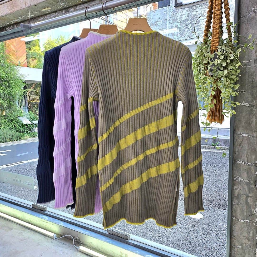 ミントデザインズさんのインスタグラム写真 - (ミントデザインズInstagram)「. -KNIT COLLECTION-  ボリュームがあって厚手で、真冬にも着たいニットのセレクトです。 ベビーアルパカの毛を混紡したウールニットや、ボディラインを拾いすぎずゆったりと着ていただけるリブニットなど、個性的なニットが揃っています‼︎   ■DIAGONAL RIB KNIT ■LACE MIX KNIT ■CABLE KNIT  #mintdesigns #ミントデザインズ #2023aw」11月8日 19時00分 - mintdesigns_store