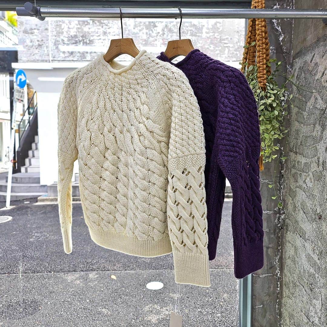 ミントデザインズさんのインスタグラム写真 - (ミントデザインズInstagram)「. -KNIT COLLECTION-  ボリュームがあって厚手で、真冬にも着たいニットのセレクトです。 ベビーアルパカの毛を混紡したウールニットや、ボディラインを拾いすぎずゆったりと着ていただけるリブニットなど、個性的なニットが揃っています‼︎   ■DIAGONAL RIB KNIT ■LACE MIX KNIT ■CABLE KNIT  #mintdesigns #ミントデザインズ #2023aw」11月8日 19時00分 - mintdesigns_store