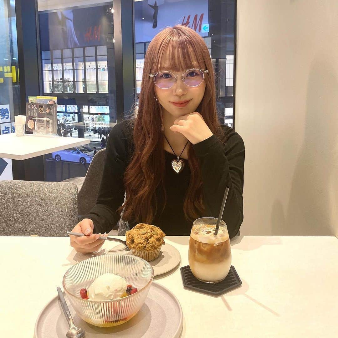 杉山優華のインスタグラム：「🧁🧁🦷 . . . . 歯医者さんとジムに併設されたカフェ「アンデルト」へ行きました☕️ カフェのメニューは管理栄養士さんが考えたものになっていて、健康的なのに全部とっても美味しかったです☺️ . . 渋谷のメガドンキの目の前のビルの2階にありました！是非行ってみてねん😼 . . .  PR @andelt_shibuya #渋谷ランチ #andelt #渋谷カフェ #渋谷ディナー #道玄坂グルメ #道玄坂ランチ #道玄坂ディナー」