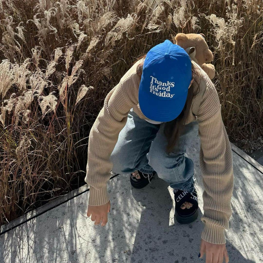 チョ・ヒョナのインスタグラム：「잠시 🍃 @frei_official   #프라이 #광고 #니트랑모자사랑해」