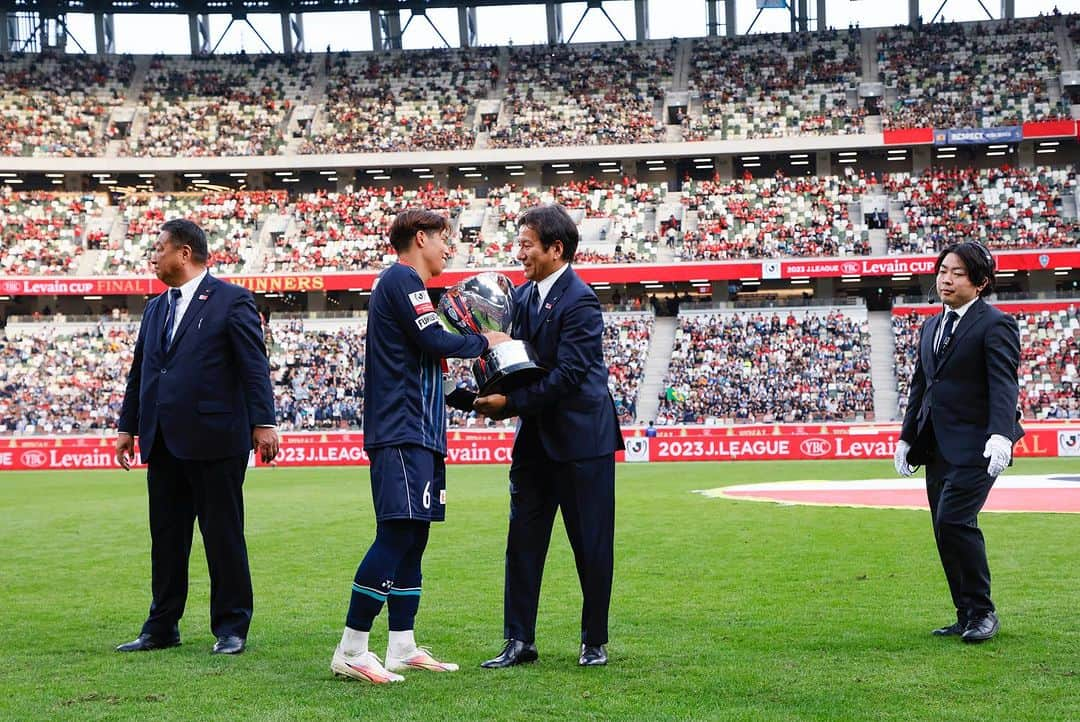 前寛之さんのインスタグラム写真 - (前寛之Instagram)「2023.11.4 みんなに取らしてもらったMVP みんなでご飯いこねー！✌️  #MVPよりMVPな漢湯澤」11月7日 14時14分 - mae.hiroyuki.16