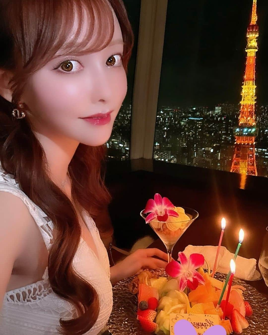 春名美波さんのインスタグラム写真 - (春名美波Instagram)「お誕生日を迎えました☺️ もう良いお歳なので色気と心に余裕がある女性を目指して頑張ります💪」11月7日 14時25分 - minamiii_1107