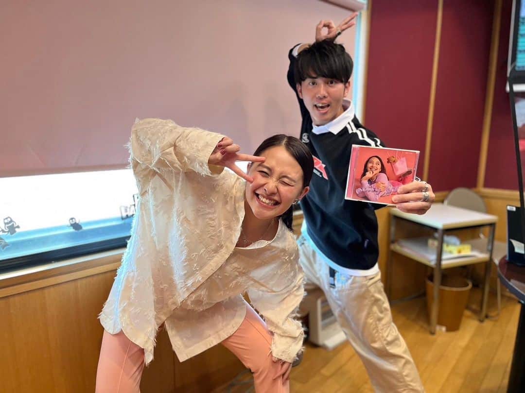 樋口大喜のインスタグラム：「23.11.04. #有華 さん . #SAIPM に降臨。笑 地元・高槻の話からスタートしてAL「messy bag」の話、そしてデートの話。とにかくマシンガントーク。 . 嵐のようでした。備えておきますので、また来てください。笑」