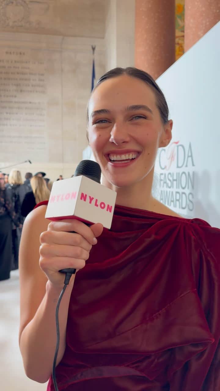 Nylon Magazineのインスタグラム：「Asked @devonleecarlson what she dreams about at night and she responded with a @pinkpantheress lyric. Her mind. ❤️  🎥 @kellychristinereed for NYLON」
