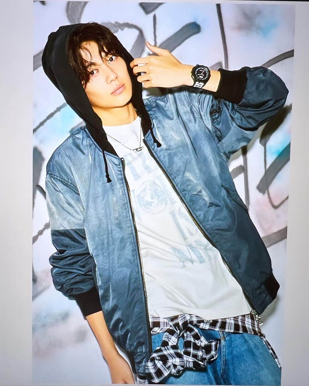 今井竜太郎さんのインスタグラム写真 - (今井竜太郎Instagram)「FINEBOYS ONLINE ~DIESEL WATCHES〜がアップされました✨  今回は前回よりもかっこいいイメージで撮りました®どうですか??🙃  今回のテーマは「やっぱり、黒が好きだ！」です♥ やっぱり黒っていいですよね〜僕が持ってる洋服.シューズとかは黒色が多いです✌️  皆さんも是非ONLINEページを見て黒色をもっと好きになってくださいね☺︎  @fineboys_jp  @diesel  #dieselwatch」11月7日 14時50分 - ryutaro__imai