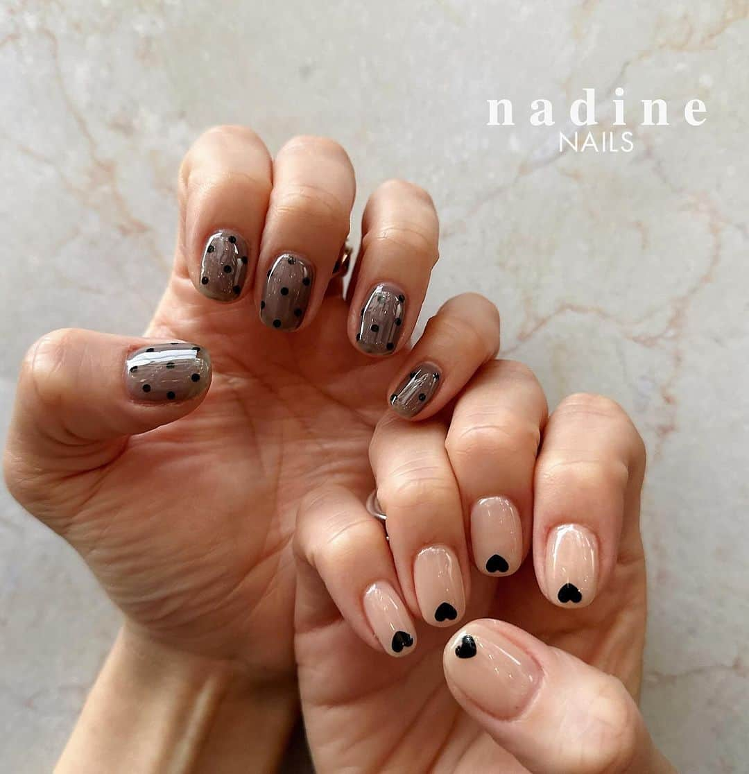 nadineNAILSさんのインスタグラム写真 - (nadineNAILSInstagram)「ありがとうございました☺︎☺︎♡♥ * * *  #大人ネイル#大人可愛いネイル #スケルトンネイル #ドットネイル #ブラックネイル #cutenails #女子力ネイル #ハートホロネイル #ハートネイル #ヌーディネイル#nailart #naildesign#tgel #nailstaglam#手描きネイル#美甲#指甲#젤네일#네일아트#에일살롱」11月7日 15時04分 - nadine_nails_